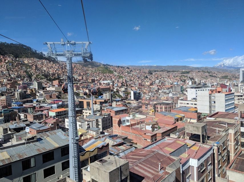 La red de teleférico de La Paz está considerada la más extensa del mundo a mayor altura.