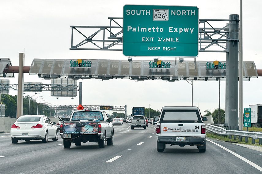 La autopista 836 es una de las más congestionadas y afectadas por el alza. (ÁLVARO MATA)