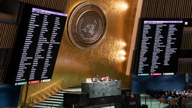 Una votación se lleva a cabo sobre una resolución durante una reunión de la Asamblea General de Naciones Unidas, el jueves 7 de abril de 2022, en la sede de la ONU.&nbsp;