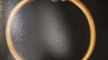 Imagen del brazalete de oro de unos 3.000 años de antigüedad.&nbsp;