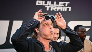 El actor estadounidense Brad Pitt reacciona durante un preestreno de la película Bullet Train en París el 18 de julio de 2022.