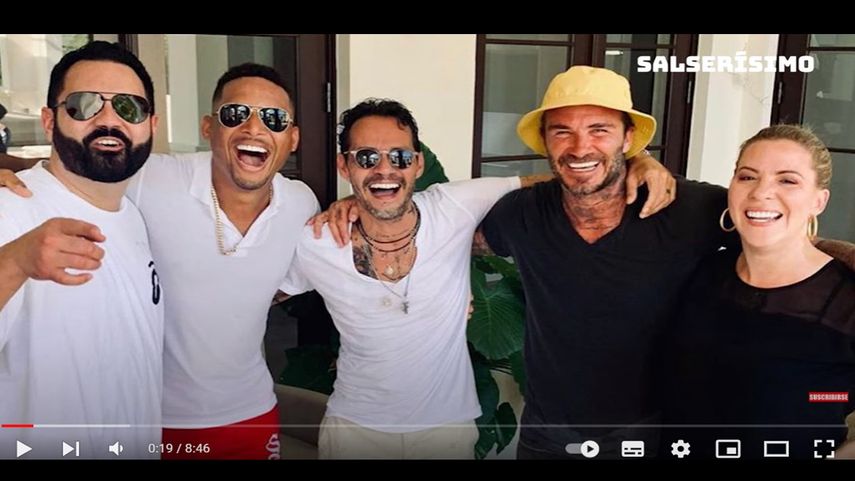 El profesor de salsa cubano Michel Valdés junto a artistas internacionales.