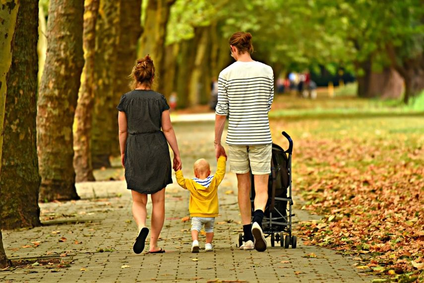 Caminar en familia un buen ejercicio para mantener una vida saludable
