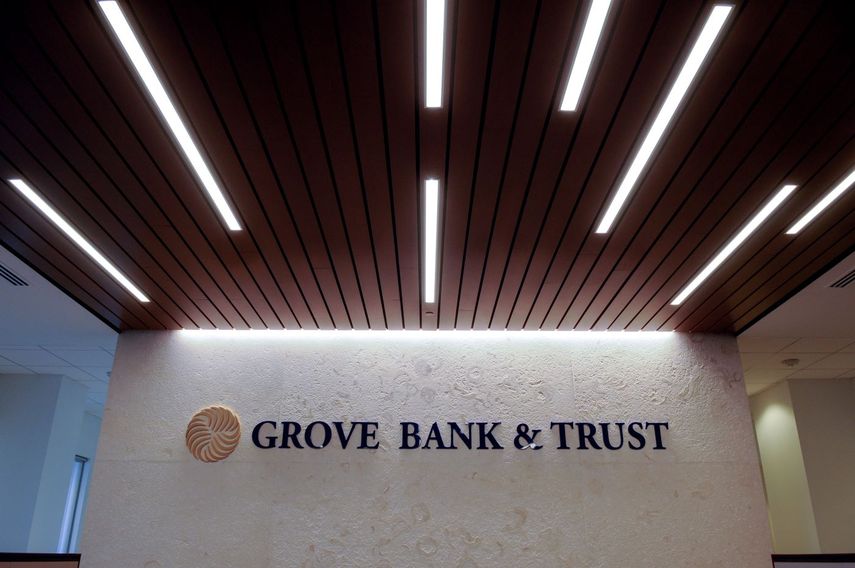 Imagen interior del Grove Bank & Trust.