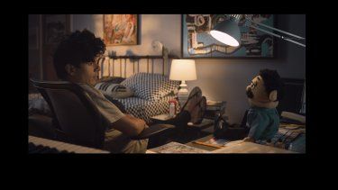 Música es una comedia romántica que busca hacerle sentir al espectador en carne propia la sinestesia que posee su protagonista y las vicisitudes que vive gracias a ella.