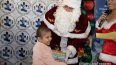 Santa llegó entregado regalos en medio de la alegría de los niños que lo abrazaban con emoción.&nbsp;