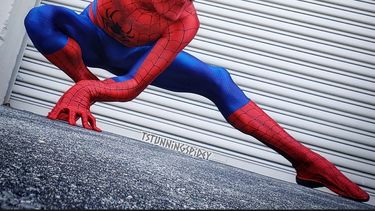 En esta fotografía sin fecha, proporcionada por Tyler Scott Hoover, un hombre se disfraza profesionalmente de Spider-Man.