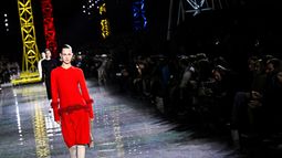 Una modelo presenta una creación de Chanel para el desfile de la colección prêt-à-porter femenina otoño/invierno 2026-2027, en el marco de la Semana de la Moda de París, el 9 de marzo de 2026.&nbsp;