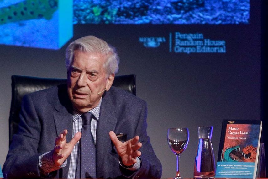 Vargas Llosa expres&oacute; que conf&iacute;a en que los lectores observen en su novela la reivindicaci&oacute;n a la figura de Jacobo &Aacute;rbenz y a su ef&iacute;mero Gobierno y ha subrayado que, despu&eacute;s de escribirla, siente gran respeto por esta figura.