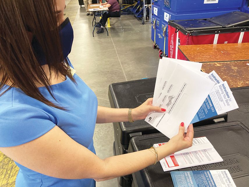 Los boletas son depositadas en sobres especiales.