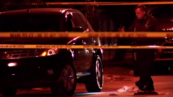 El hecho se registró este domingo cuando el auto que manejaba Reyes se descompuso en NW 4 Street 10 Avenue.