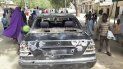 Personas observan un vehículo acribillado a tiros en el lugar de un ataque en la ciudad de Maiduguri, Nigeria, el miércoles 24 de febrero de 20021. Las autoridades dijeron que al menos 10 personas murieron y 60 resultaron heridas en el ataque. Personas observan un vehículo acribillado a tiros en el lugar de un ataque en la ciudad de Maiduguri, Nigeria, el miércoles 24 de febrero de 20021. Las autoridades dijeron que al menos 10 personas murieron y 60 resultaron heridas en el ataque.