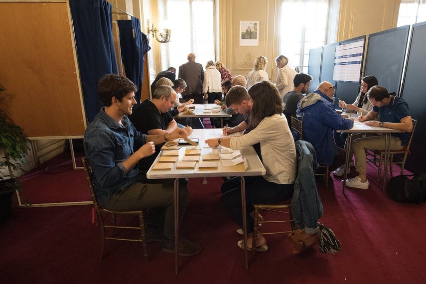 Conteo de las papeletas de votación en Burdeos.