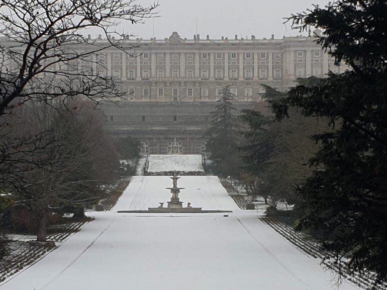 ¡A Palacio!, camino al Palacio Real, en Madrid, antes que los árboles se cubrieran de blanco.