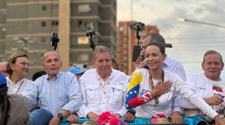 María Corina Machado con el candidato Edmundo González y el gobernador Manuel Rosales, en Zulia, Venezuela.