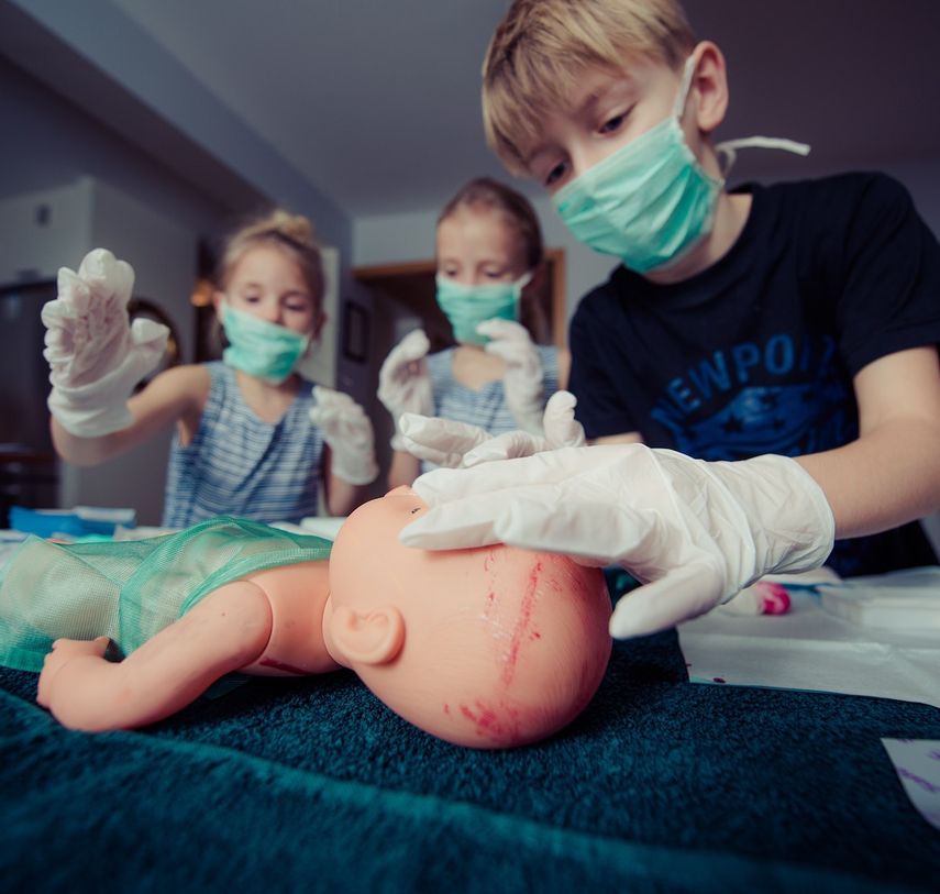 three-children-playing-operation-toy-695948.jpg