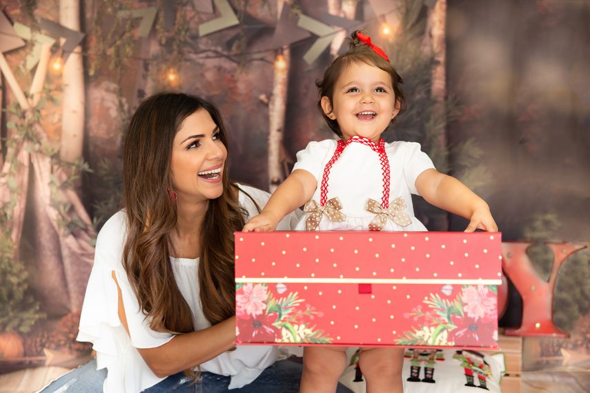 La influencer venezolana Katy Ferrer y su peque&ntilde;a hija.&nbsp;