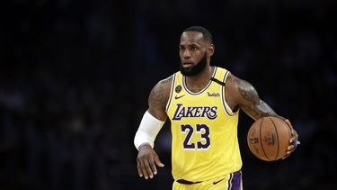 LeBron James descartado por protocolos de COVID-19