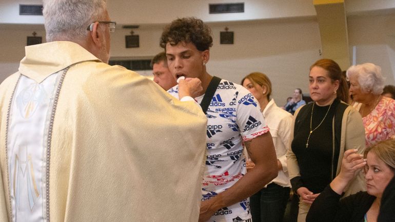 A ritmo de las mañanitas, concluyeron los feligreses la víspera del día de la Virgen de la Caridad del Cobre, dando comienzo así a su día, hoy 8 de septiembre