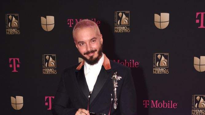 El cantante colombiano J Balvi y&nbsp;Takashi Murakami (artista contemporáneo japonés)&nbsp;se unieron para colaborar con&nbsp;Families Belong Together.&nbsp;&nbsp;