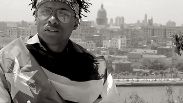 El activista cubano Denis Solís, en un fotograma de uno de los videos de sus canciones.&nbsp;