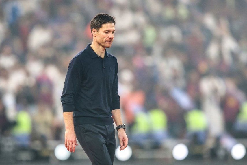 El exentrenador español del Real Madrid, Xabi Alonso, reacciona tras el partido final de la Supercopa de España.