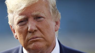 Donald Trump, presidente de los EEUU, atiende a reporteros en el Aeropuerto Municipal de Morristwon, en Nueva Jersey, el domingo 18 de agosto de 2019.&nbsp;