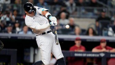 Aaron Judge de los Yanquis de Nueva York Aaron Judge batea un jonrón ante los Cascabeles de Arizona, el 22 de septiembre de 2023.&nbsp;