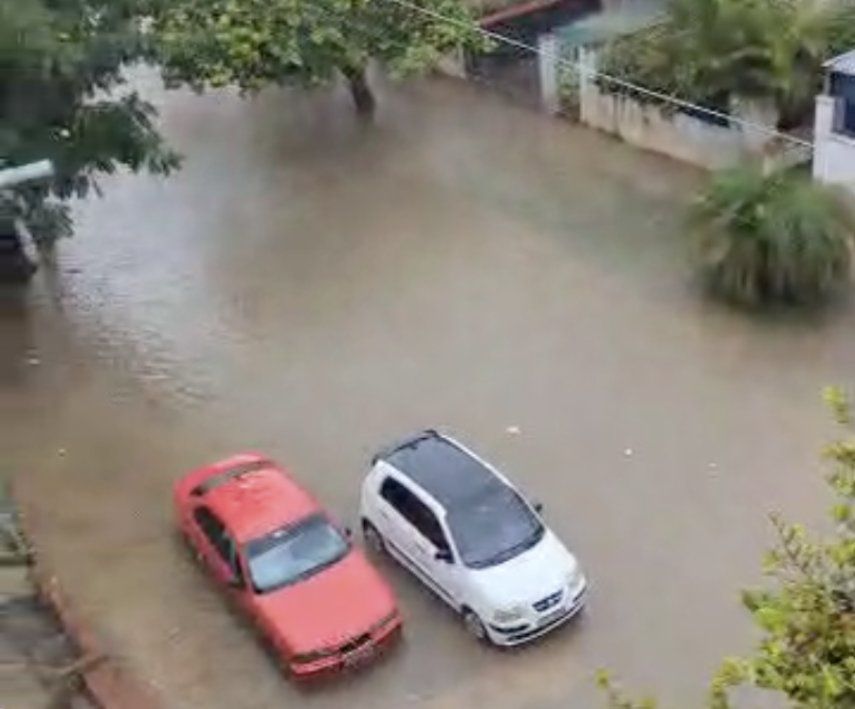 Vista parcial de una calle inundada por las lluvias en el Vedado, La Habana, Cuba, el domingo 23 de junio de 2024. Vista parcial de una calle inundada por las lluvias en el Vedado, La Habana, Cuba, el domingo 23 de junio de 2024.