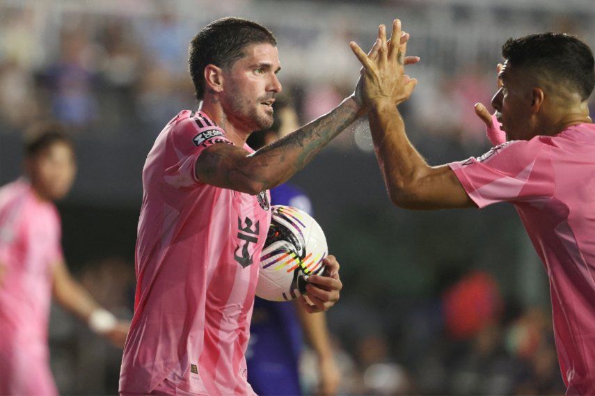 Rodrigo De Paul #7 y Luis Suárez del Inter Miami CF celebran tras anotar el primer gol de su equipo durante el partido de la Fase Uno de la Leagues Cup entre el Inter Miami CF y los Pumas de la UNAM en el Chase Stadium el 6 de agosto de 2025 en Fort Lauderdale, Florida.  Rodrigo De Paul #7 y Luis Suárez del Inter Miami CF celebran tras anotar el primer gol de su equipo durante el partido de la Fase Uno de la Leagues Cup entre el Inter Miami CF y los Pumas de la UNAM en el Chase Stadium el 6 de agosto de 2025 en Fort Lauderdale, Florida.