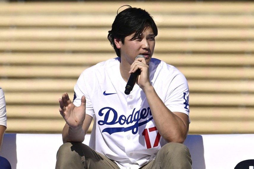 Shohei Ohtani #17 de los Dodgers de Los Ángeles habla con los aficionados durante el Dodger Fest en el Dodger Stadium el 31 de enero de 2026 en Los Ángeles, California.&nbsp;