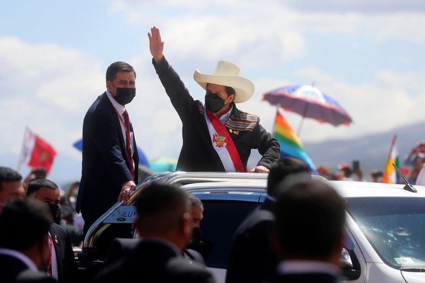 El presidente peruano Pedro Castillo llega a una ceremonia simbólica de juramento en el lugar de la Batalla de Ayacucho de 1824 que selló la independencia de España, como parte de los eventos del bicentenario en Ayacucho, Perú, el miércoles de julio de 29 de 2021, al día siguiente de asumir la presidencia.&nbsp;