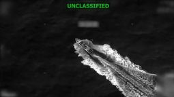 Esta captura de pantalla, tomada de un video publicado en la cuenta de X del Comando Sur de EEUU (SOUTHCOM) el 26 de abril de 2026, muestra una embarcación que se encontraba transitando por rutas conocidas de narcotráfico en el Pacífico oriental, antes de ser atacada bajo las órdenes del Comandante General Francis L. Donovan el 26 de abril de 2026.