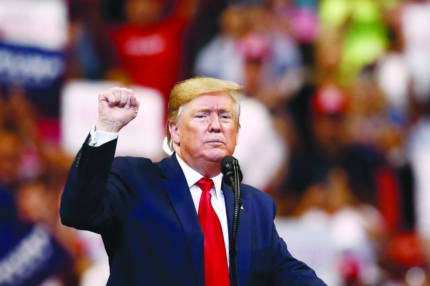 : Trump habla a seguidores, durante un acto de campa&ntilde;a en Sunrise, sur de Florida.