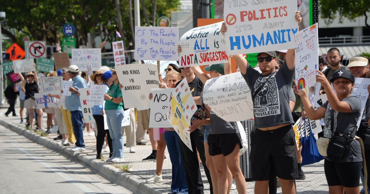 Miami se llena de voces contra las políticas migratorias y en defensa de los derechos civiles