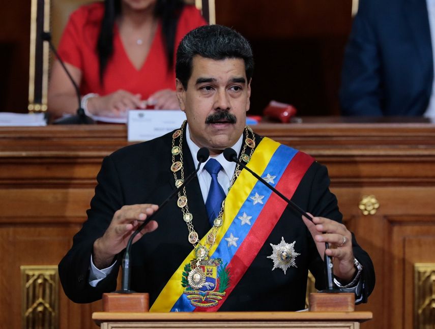 Fotografía cedida por prensa del Palacio de Miraflores, del gobernante Nicolás&nbsp;Maduro durante una sesión de la fraudulenta Asamblea Nacional Constituyente, en Caracas, Venezuela.&nbsp;
