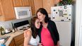 Julia Navarro, de 58 años (a la derecha) abraza a su hija Lorena McKinnon, en Provo, Utah. (AP Photo/The Salt Lake Tribune, Al Hartmann) DESERET NEWS OUT; LOCAL TV OUT; MAGS OUT