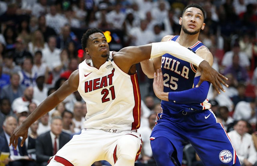 Whiteside promedió 12.3 puntos y 11.3 rebotes de la temporada pasada, el mejor de su equipo, apareciendo en 72 juegos y comenzando con 53 de ellos.&nbsp;También promedió solo 23 minutos por juego, y en ocasiones expresó su disgusto por no tener un papel más importante.