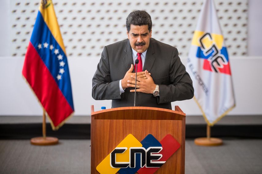 Nicolás Maduro ofrece una conferencia de prensa luego de firmar un acuerdo en la sede del Consejo Nacional Electoral (CNE) este viernes 2 de marzo.