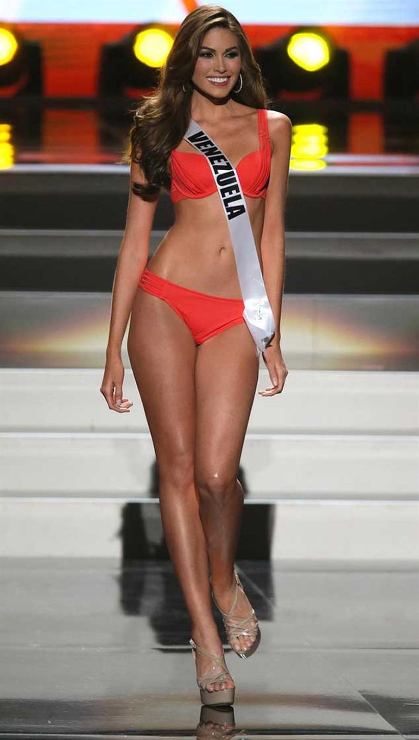 Miss Venezuela durante su participación en el desfile en traje de baño durante la competición preliminar del concurso de Miss Universo 2013 en el Crocus City Hall de Moscú (Rusia) este miércoles 6 de noviembre de 2013. (EFE)