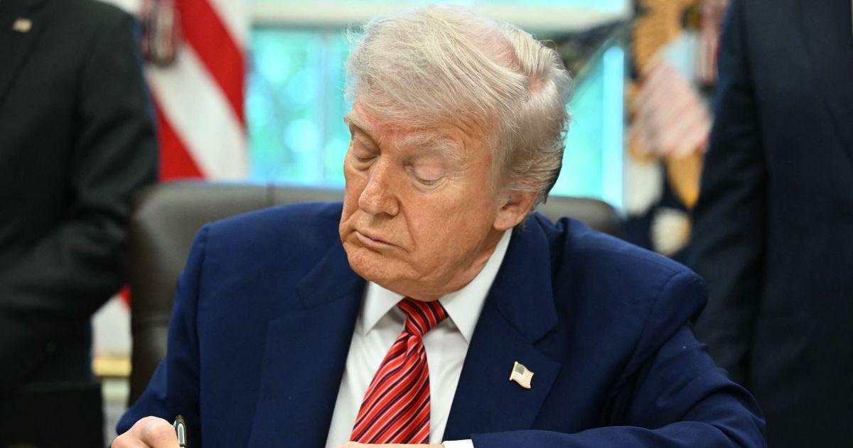 Trump firma decretos para impulsar la energía nuclear civil en EEUU