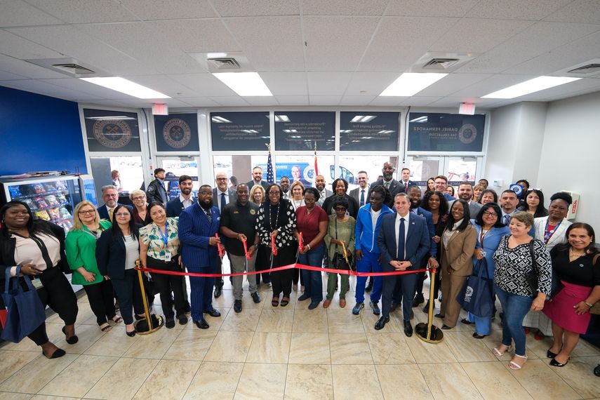 Dariel Fernández, Recaudador de Impuestos del Condado de Miami-Dade, durante la ceremonia.&nbsp;