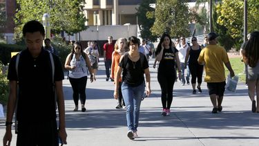 Miles de jóvenes indocumentados están amparados con la Acción Diferida para los Llegados en la Infancia (DACA), un programa establecido en 2012 por el presidente Obama.