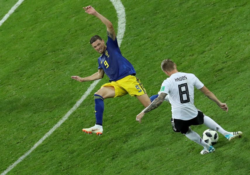 El momento preciso del remate de Kroos que se coló en la portería sueca y desató la fiesta germana.