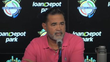 El dirigente de Venezuela (Tiburones de La Guaira) Ozzie Guillén durante conferencia de prensa en la Serie del Caribe Miami 2024