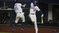 El jugador de los Dodgers de Los Ángeles Cody Bellinger celebra su jonrón con Kiké Hernández, en el séptimo juego contra los Bravos de Atlanta por el campeonato de la Liga Nacional, el domingo 18 de octubre de 2020 en Arlington, Texas. El jugador de los Dodgers de Los Ángeles Cody Bellinger celebra su jonrón con Kiké Hernández, en el séptimo juego contra los Bravos de Atlanta por el campeonato de la Liga Nacional, el domingo 18 de octubre de 2020 en Arlington, Texas.