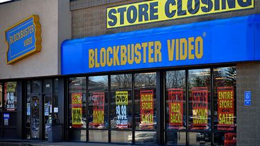 Blockbuster anunció el cierre de sus 300 tiendas en Estados Unidos. (AP Photo/Journal Times, Scott Anderson, File)