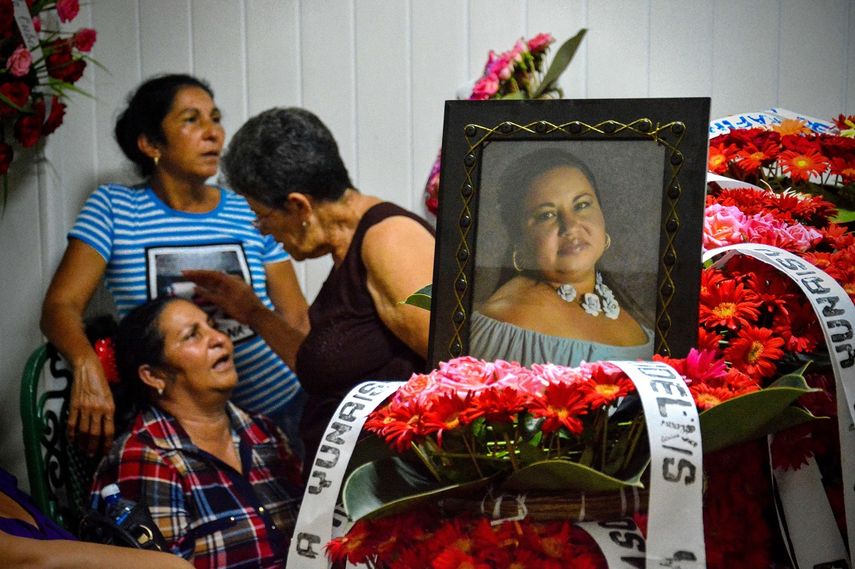 Varias personas asistieron el domingo 20 de mayo de 2018, en la ciudad de Holguín, al velorio de Yunaisi Pelegrino Reyes, una de las víctimas del desastre aéreo ocurrido el pasado viernes en La Habana.&nbsp;