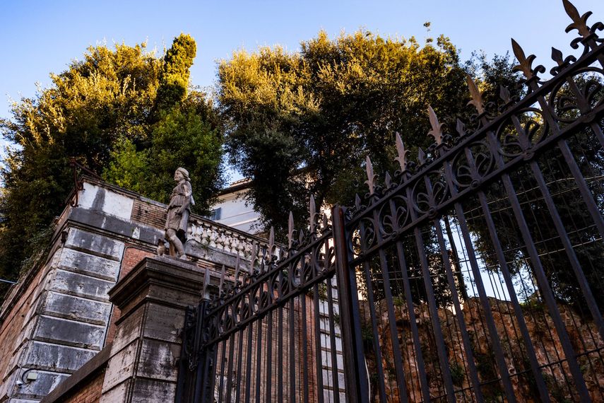 Entrada principal del Casino de la Aurora, más conocido como Villa Ludovisi, un palacio romano donde se encuentra el único mural de Caravaggio, que irá a subasta este martes 18 de enero.