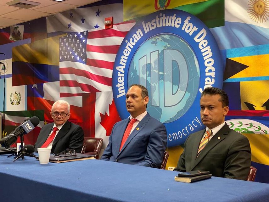 (De izquierda a derecha) El magistrado Luis Ramos Reyes;&nbsp;el presidente del TSJ en el exilio, Miguel &Aacute;ngel Martin y el presidente de la Sala Electoral, magistrado Rommel Gil.&nbsp;